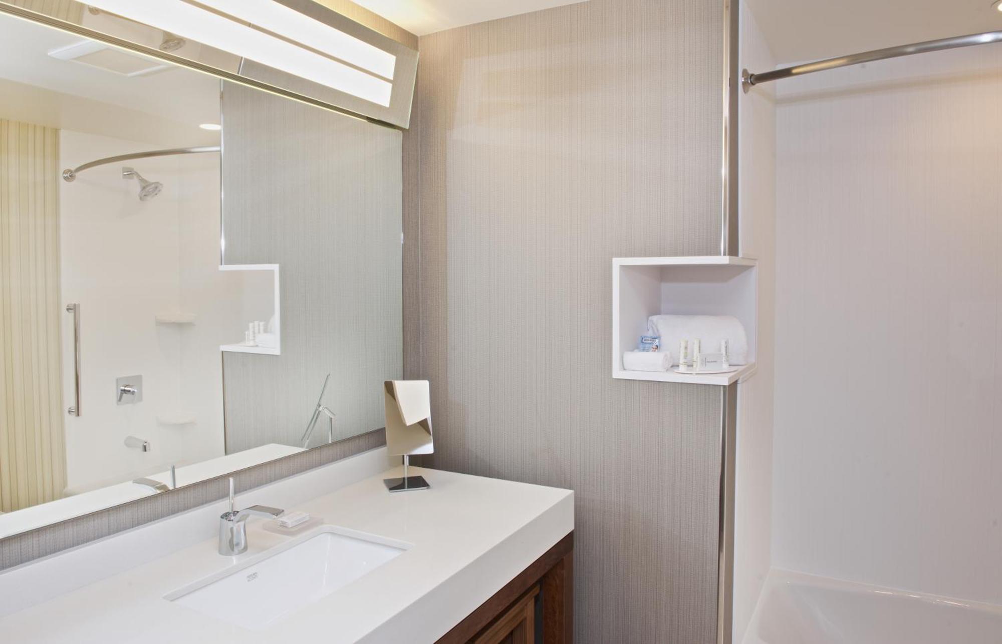 Courtyard By Marriott Seattle Everett Downtown Bagian luar foto