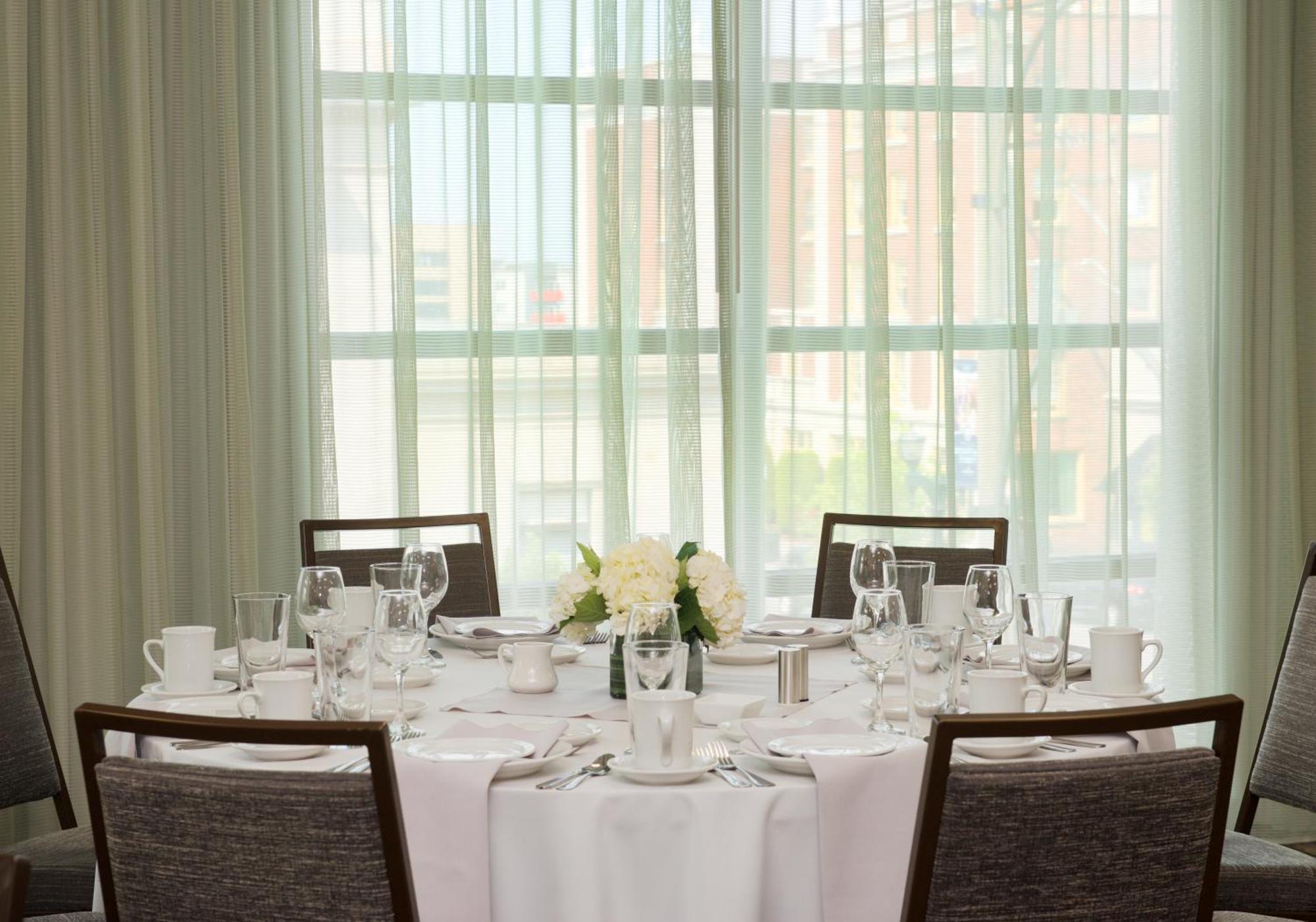 Courtyard By Marriott Seattle Everett Downtown Bagian luar foto