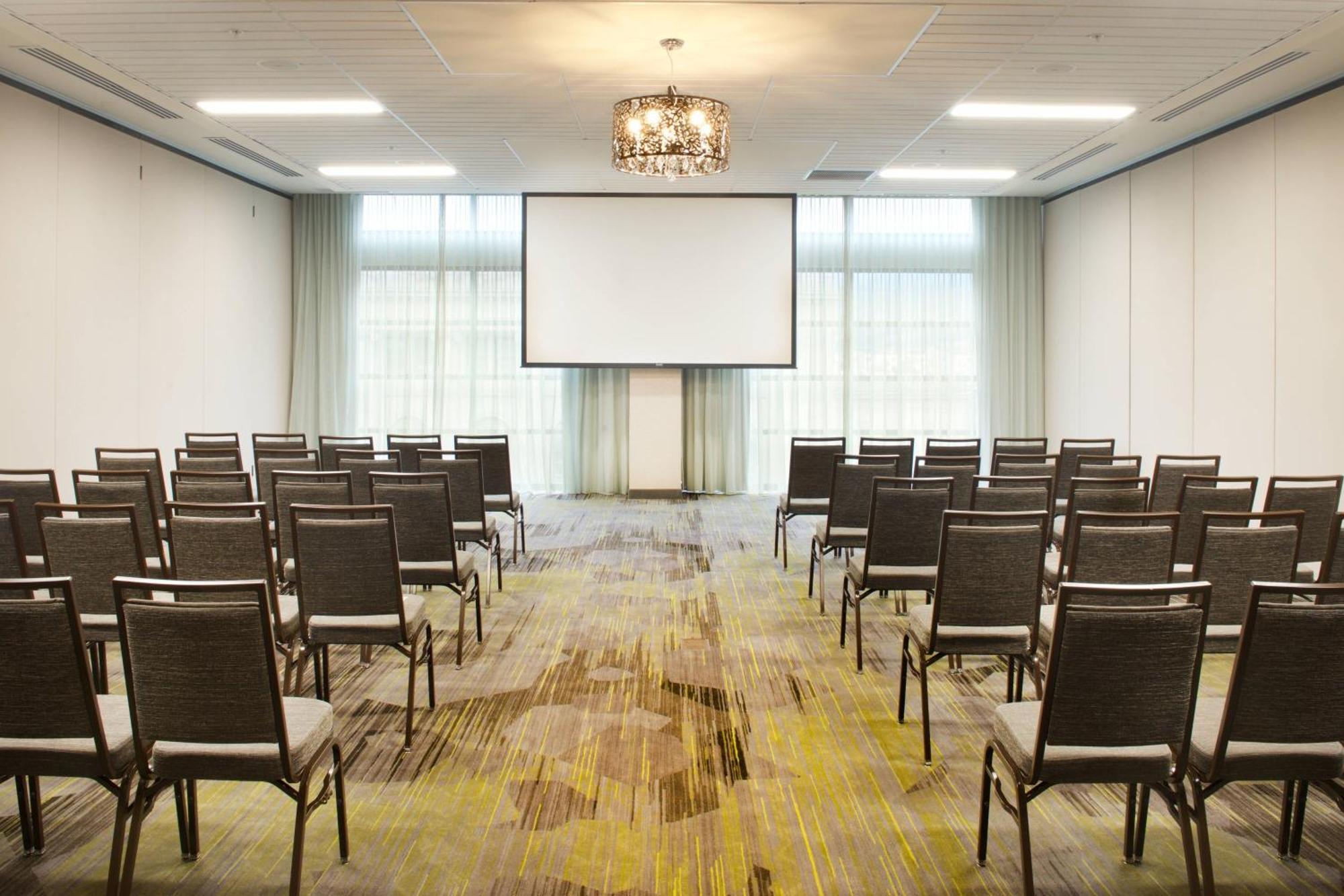 Courtyard By Marriott Seattle Everett Downtown Bagian luar foto