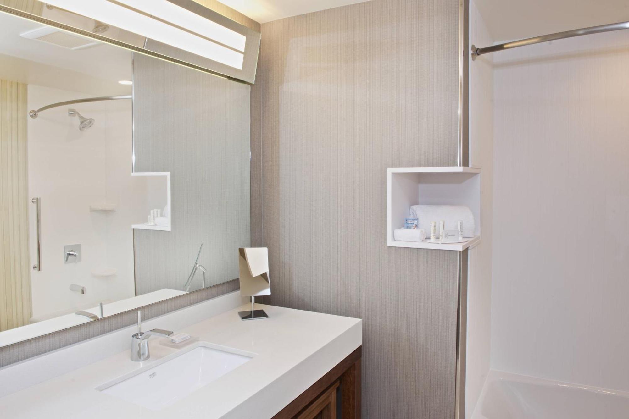 Courtyard By Marriott Seattle Everett Downtown Bagian luar foto